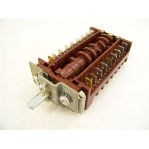 COK306CY COK303CY COMMUTAORE 18 CONTATTI COTTURA CANDY GOTTAK Serie: 7LA. 9 posizioni. Alberino: 23mm. 16(4)A 250V, 10(2)A 400V. 42814756 42822308 COMPATIBILE OEM QUALITY